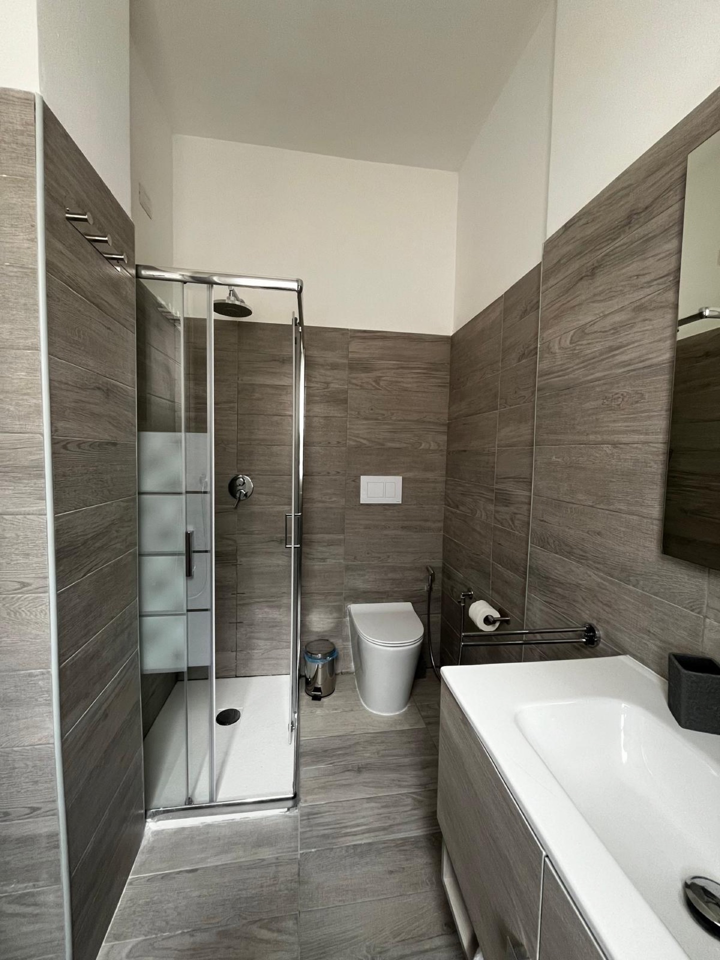 Bagno con box doccia