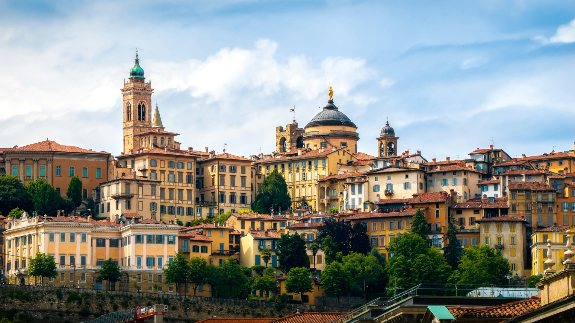 Città Alta, Bergamo — il Duomo e i campanili storici
